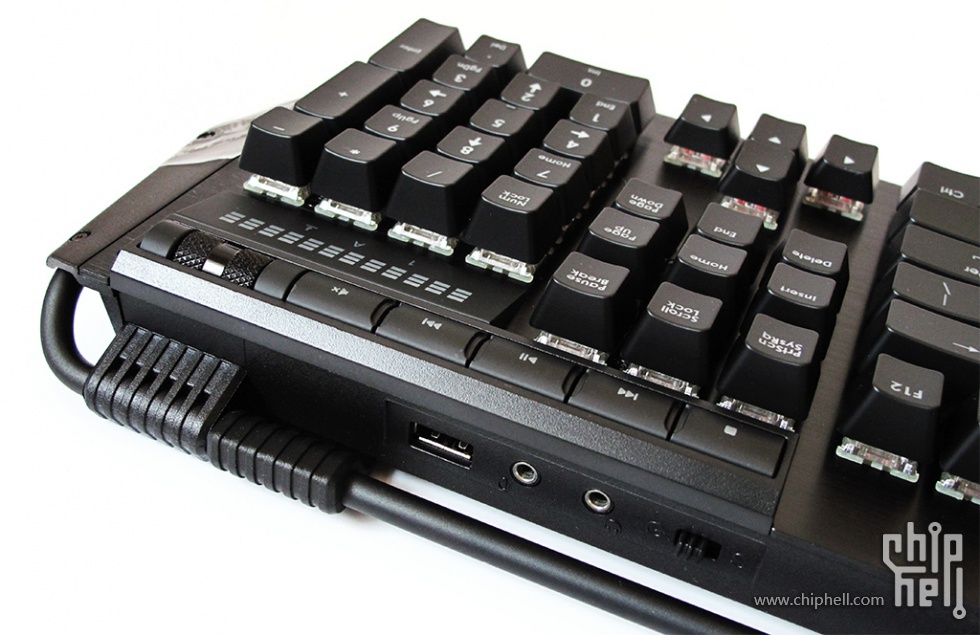 G.Skill芝奇KM780 樱桃RGB红轴机械键盘拆解