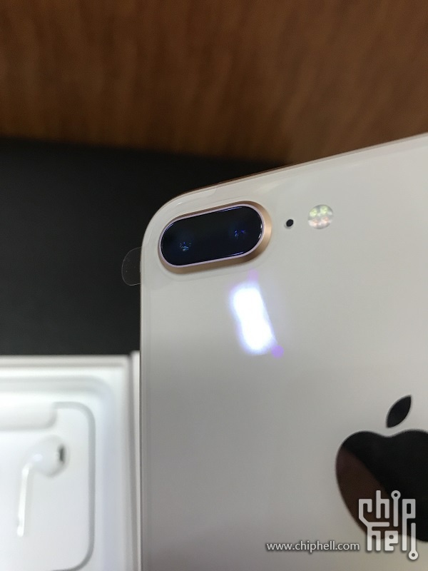 苹果8PLUS 64G金色开个箱+几张灯光下照片 